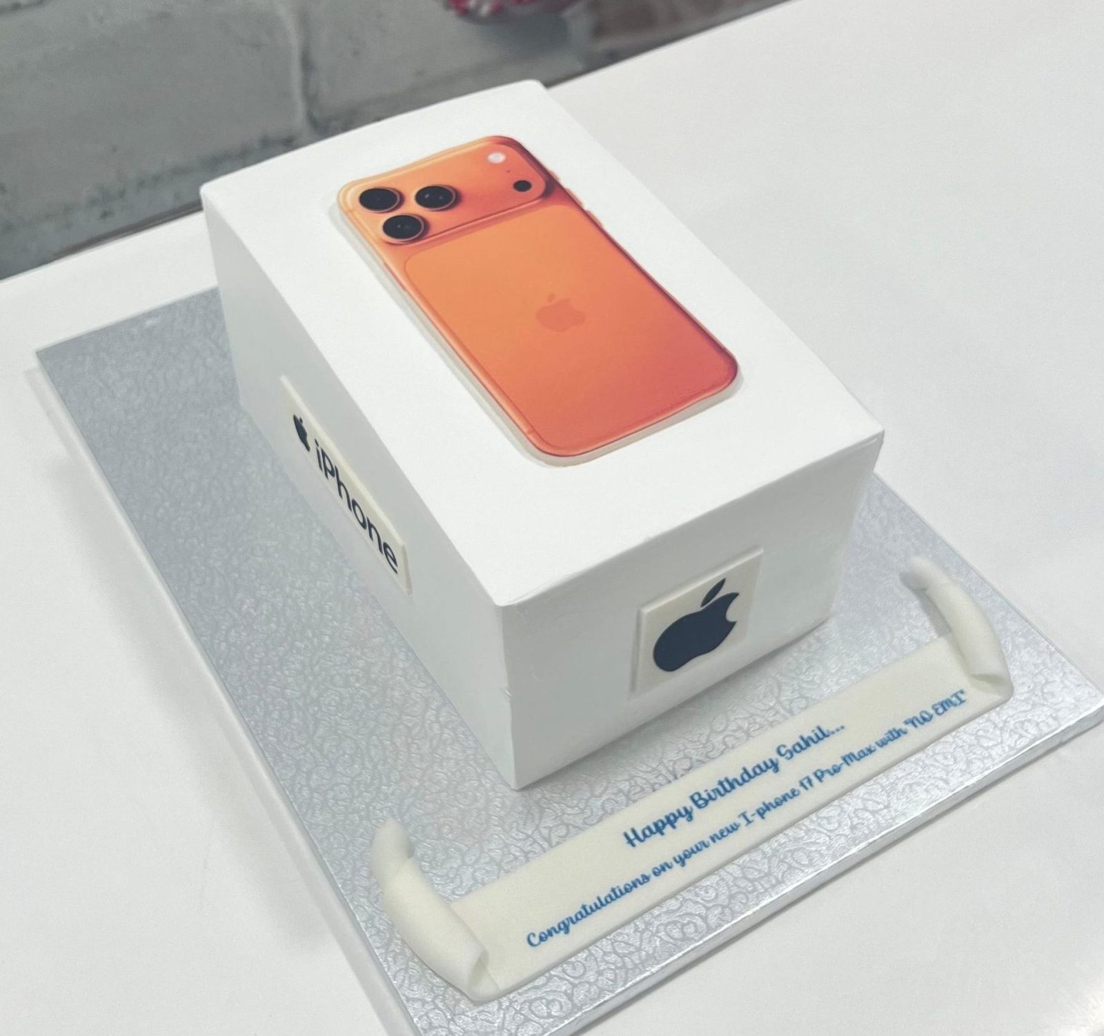 iPhone Box Cake