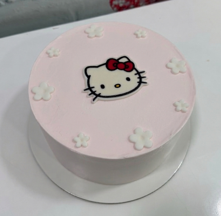 Hello Kitty cake