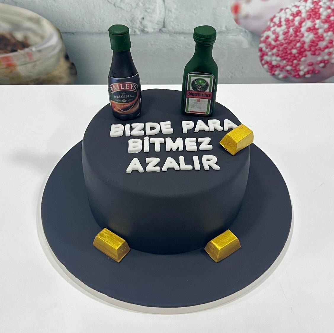 Nightlife & Gold Cake